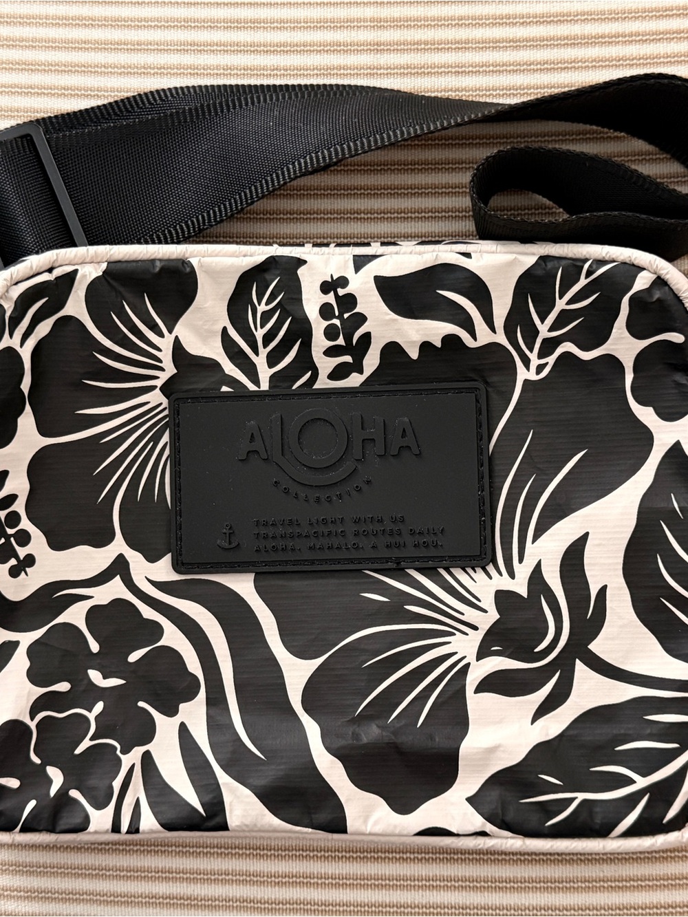 NWOT ALOHA Collection Lucky 11 Le Tour Crossbody - Heipua - Picture 4 of 5